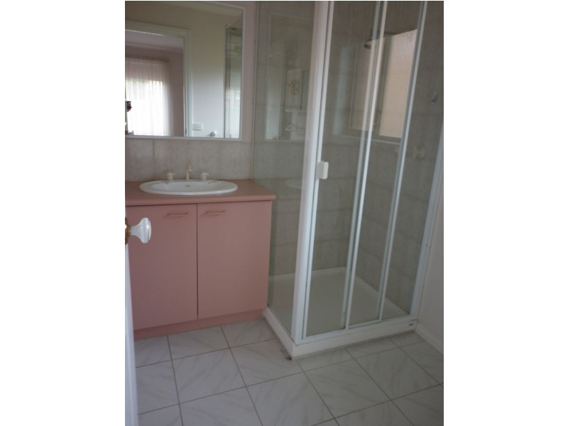 2/19 Florence Close, Reservoir VIC 3073