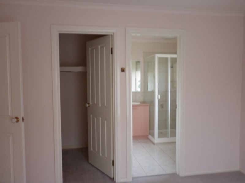 2/19 Florence Close, Reservoir VIC 3073