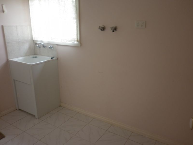 2/19 Florence Close, Reservoir VIC 3073