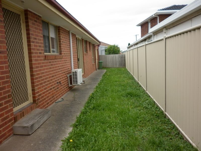 2/19 Florence Close, Reservoir VIC 3073