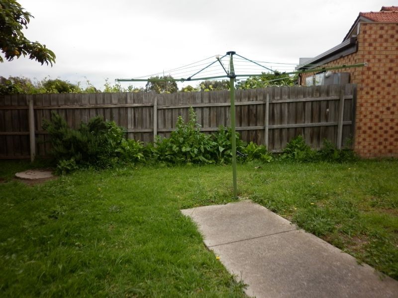 2/19 Florence Close, Reservoir VIC 3073