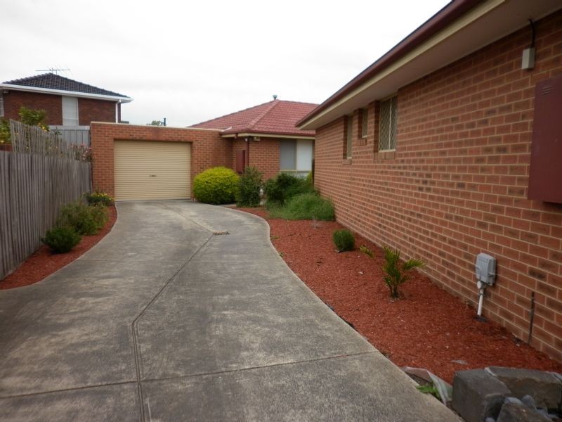 2/19 Florence Close, Reservoir VIC 3073