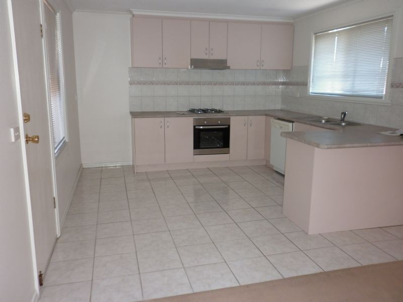 1/33 Purinuan Road, Reservoir VIC 3073