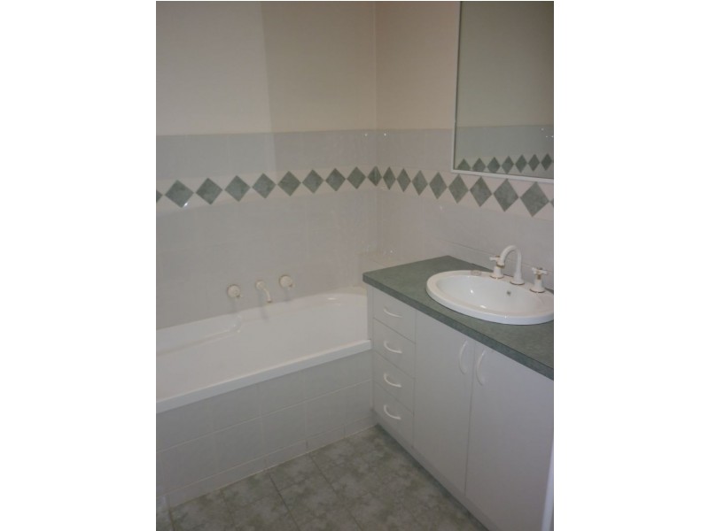 8/35-37 Darebin Boulevard, Reservoir VIC 3073