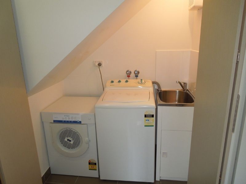 2/33 Elsey Road, Reservoir VIC 3073