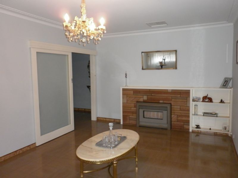 10 Barron Street, Reservoir VIC 3073