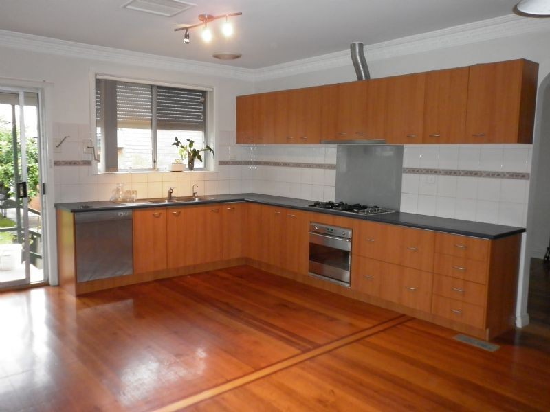 10 Barron Street, Reservoir VIC 3073