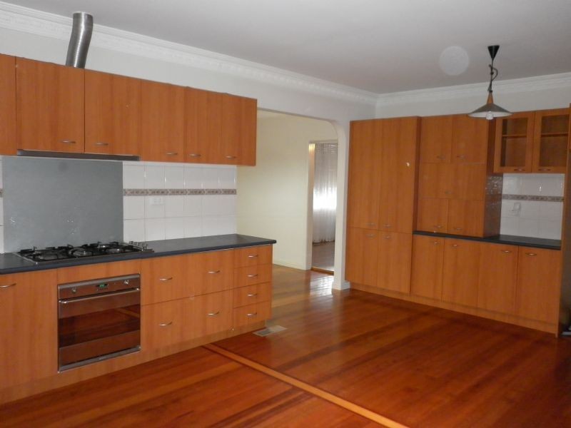 10 Barron Street, Reservoir VIC 3073