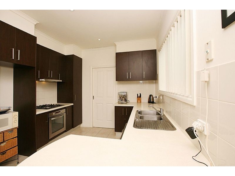 2/104 Tunaley Parade, Reservoir VIC 3073