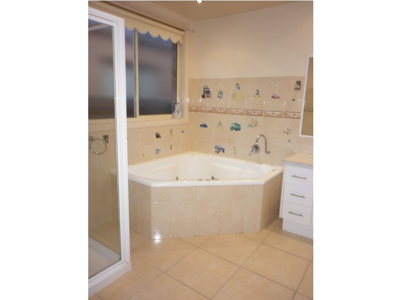 28 Broadway Street, Roxburgh Park VIC 3064