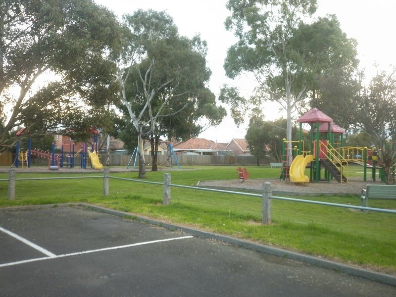 10 Clinnick Street, Reservoir VIC 3073