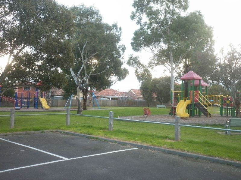 10 Clinnick Street, Reservoir VIC 3073