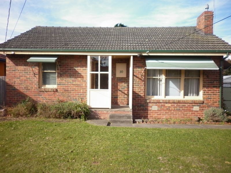 30 Gisborne Crescent, Reservoir VIC 3073