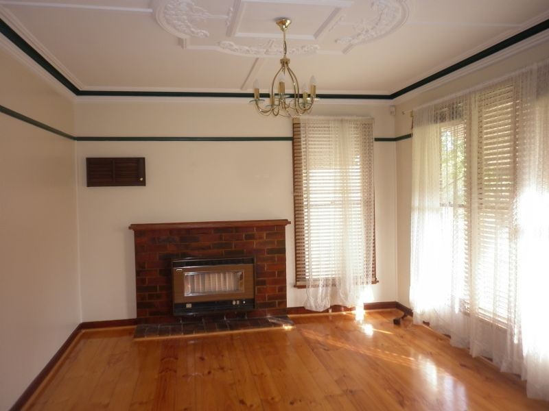 30 Gisborne Crescent, Reservoir VIC 3073