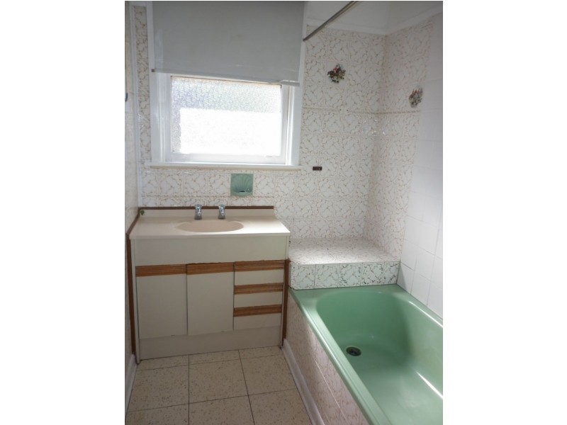 30 Gisborne Crescent, Reservoir VIC 3073