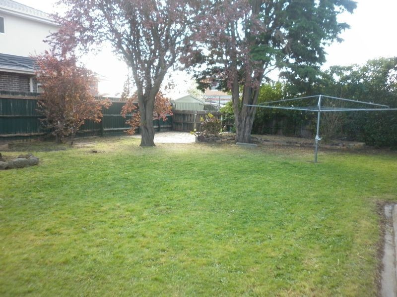 30 Gisborne Crescent, Reservoir VIC 3073