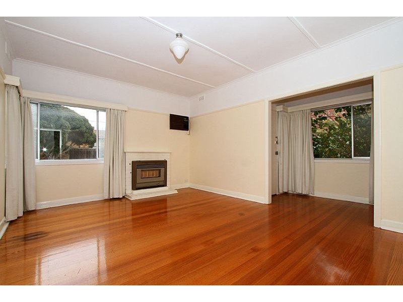 18 Esmond Street, Preston VIC 3072