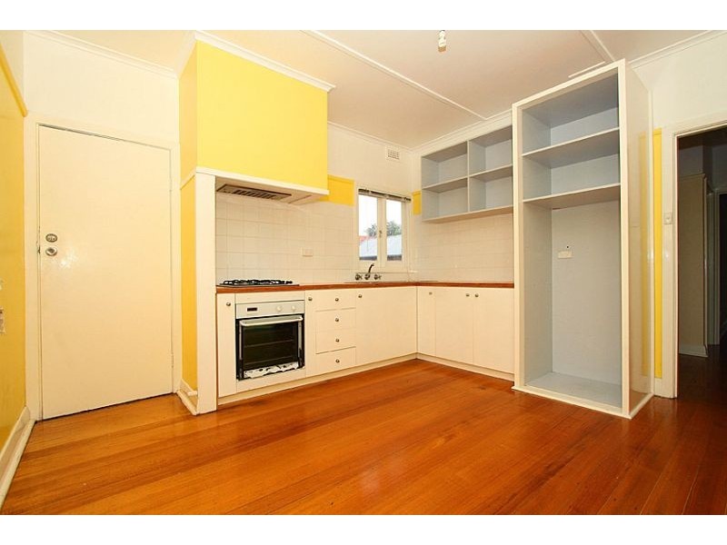 18 Esmond Street, Preston VIC 3072