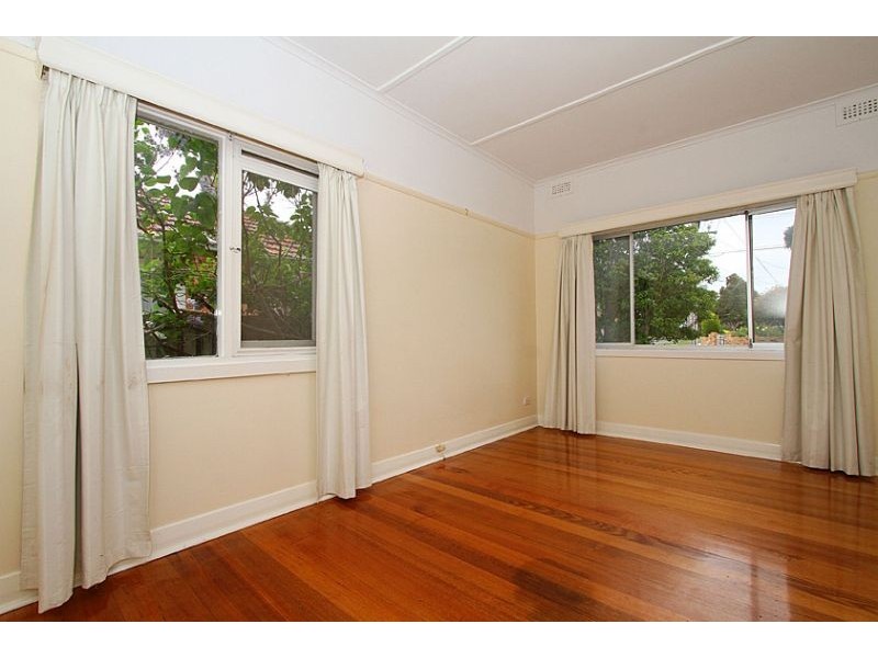 18 Esmond Street, Preston VIC 3072
