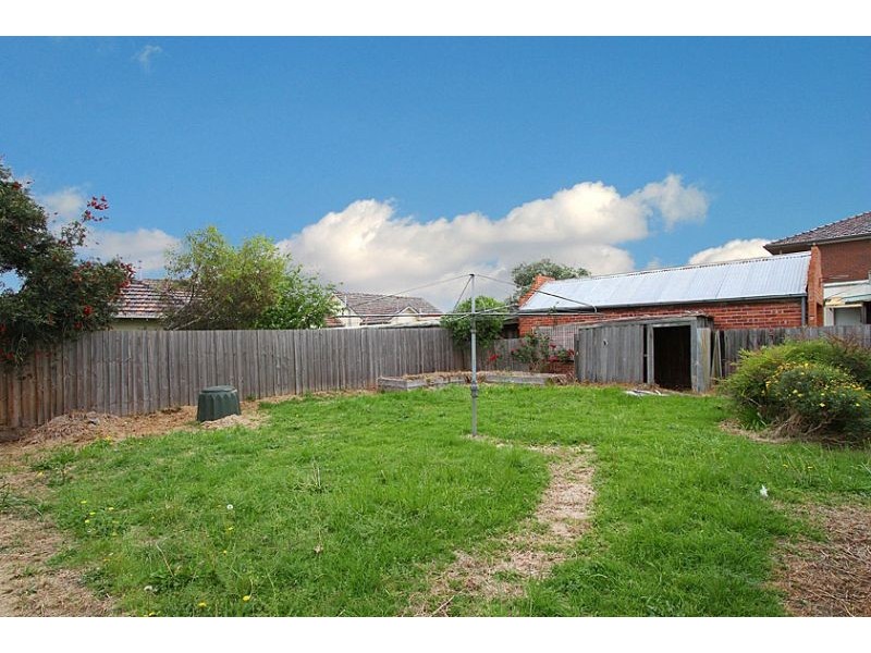 18 Esmond Street, Preston VIC 3072