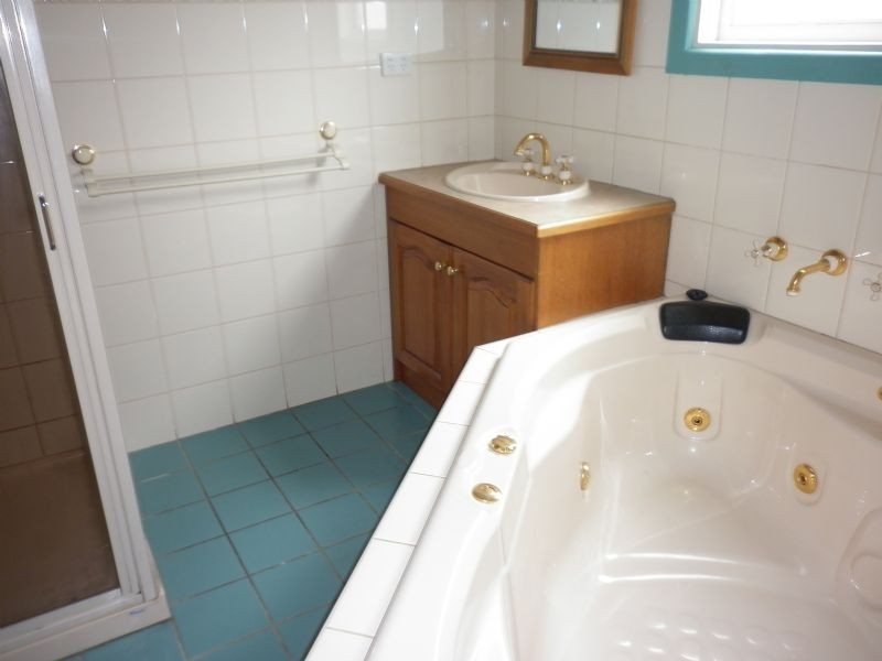 16 Glasgow Avenue, Reservoir VIC 3073