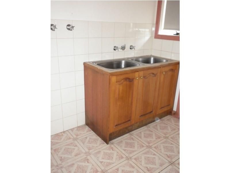 16 Glasgow Avenue, Reservoir VIC 3073