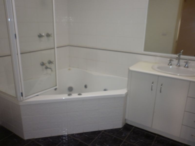 8/180-184 Broadway, Reservoir VIC 3073