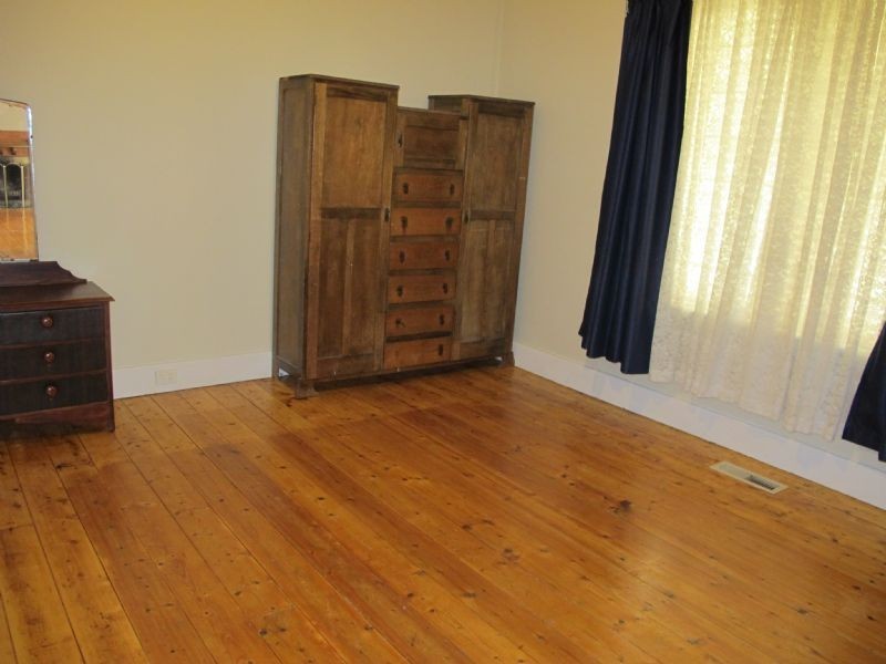 7 Xavier Grove, Reservoir VIC 3073