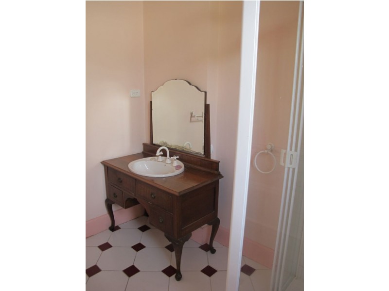 7 Xavier Grove, Reservoir VIC 3073