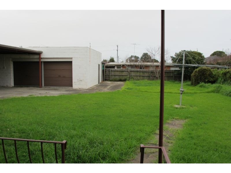 76 Darebin Boulevard, Reservoir VIC 3073