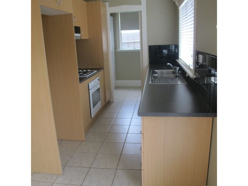 1/1 Bernard Street, Reservoir VIC 3073