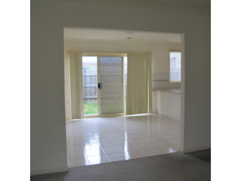 2/24 Glasgow Avenue, Reservoir VIC 3073