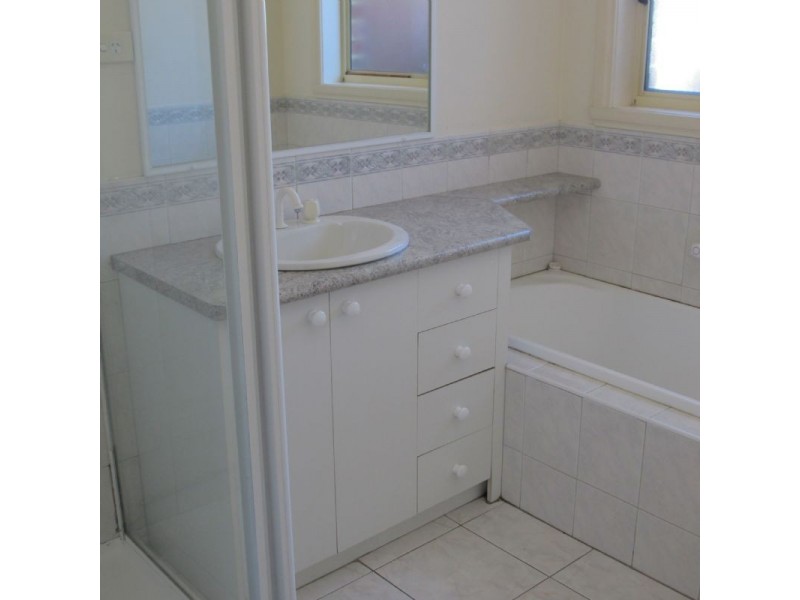 2/24 Glasgow Avenue, Reservoir VIC 3073