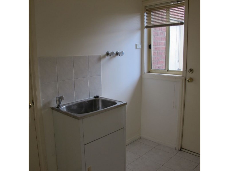 2/24 Glasgow Avenue, Reservoir VIC 3073