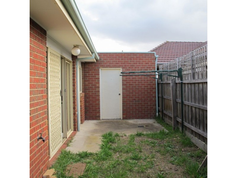 2/24 Glasgow Avenue, Reservoir VIC 3073