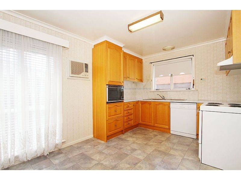 72 Hughes Parade, Reservoir VIC 3073