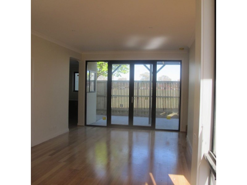 2/35 Taylor Avenue, Reservoir VIC 3073