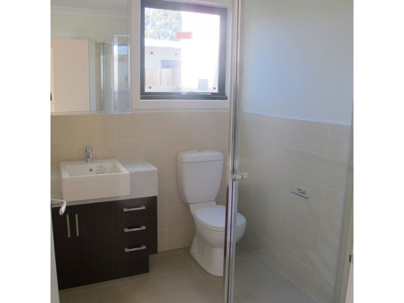 2/35 Taylor Avenue, Reservoir VIC 3073