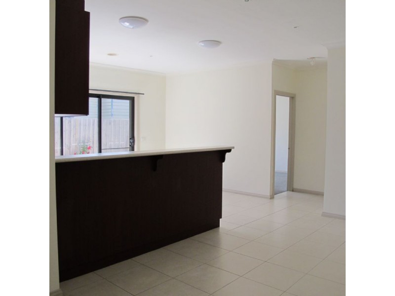 1/112 Royal Parade, Reservoir VIC 3073