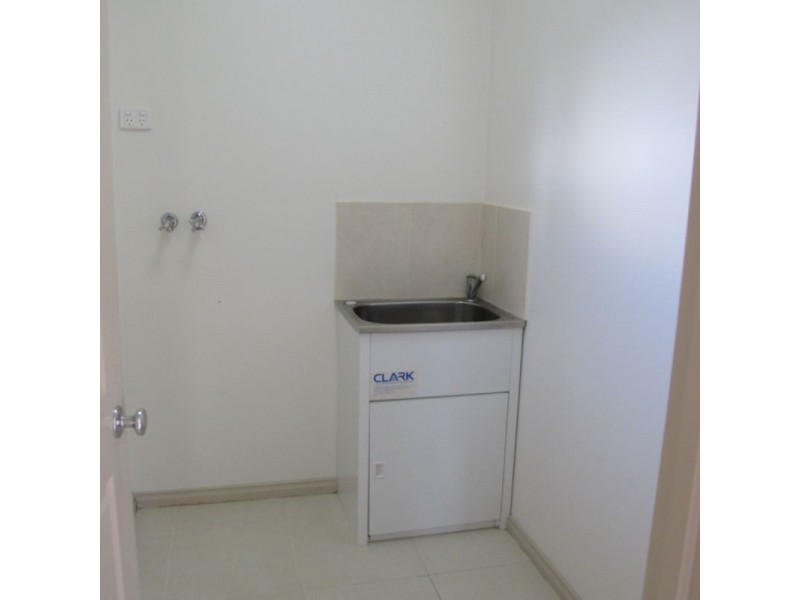 1/112 Royal Parade, Reservoir VIC 3073