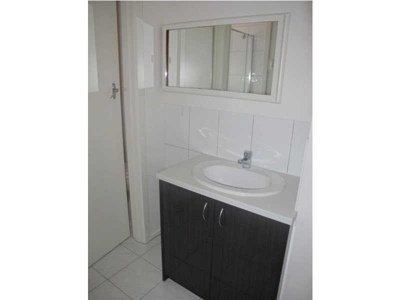 2/1067 High Street, Reservoir VIC 3073