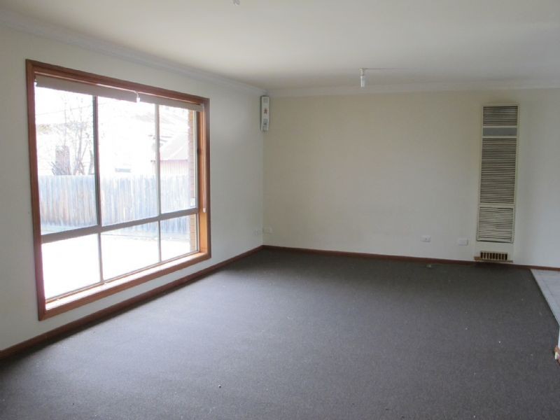 2/10 Sylvester Grove, Preston VIC 3072