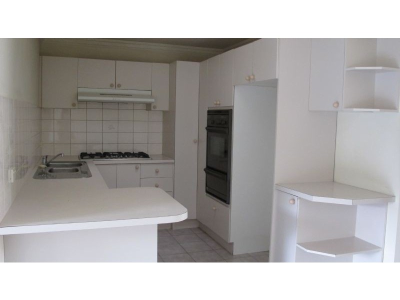 2/10 Sylvester Grove, Preston VIC 3072