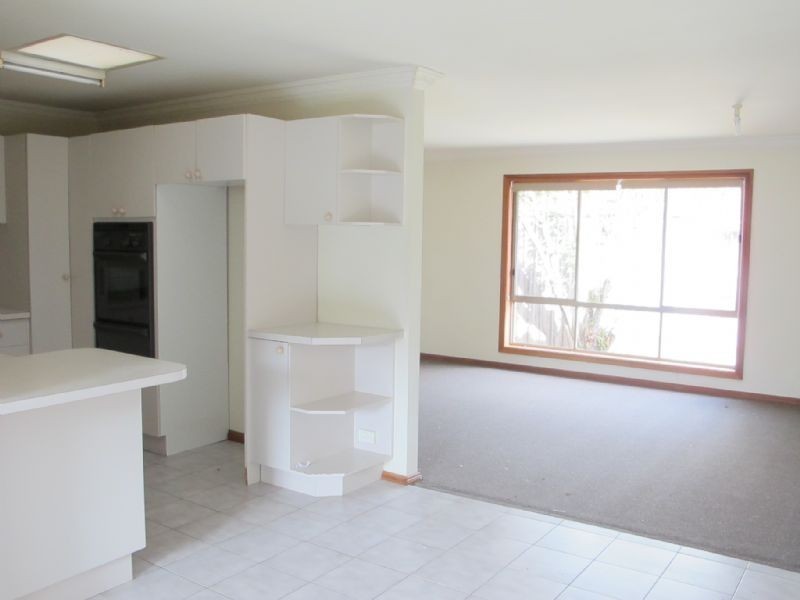 2/10 Sylvester Grove, Preston VIC 3072