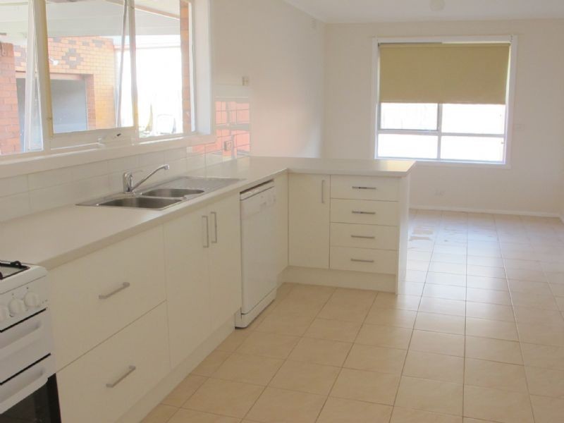 5 Rosenthal Crescent, Reservoir VIC 3073