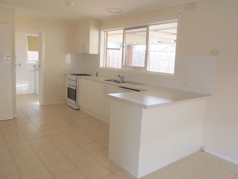 5 Rosenthal Crescent, Reservoir VIC 3073