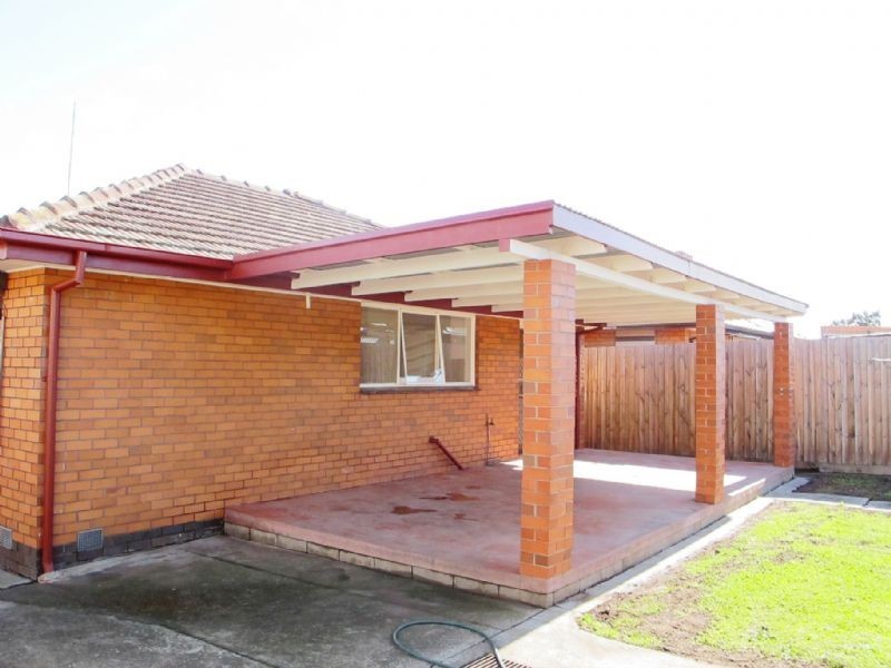5 Rosenthal Crescent, Reservoir VIC 3073