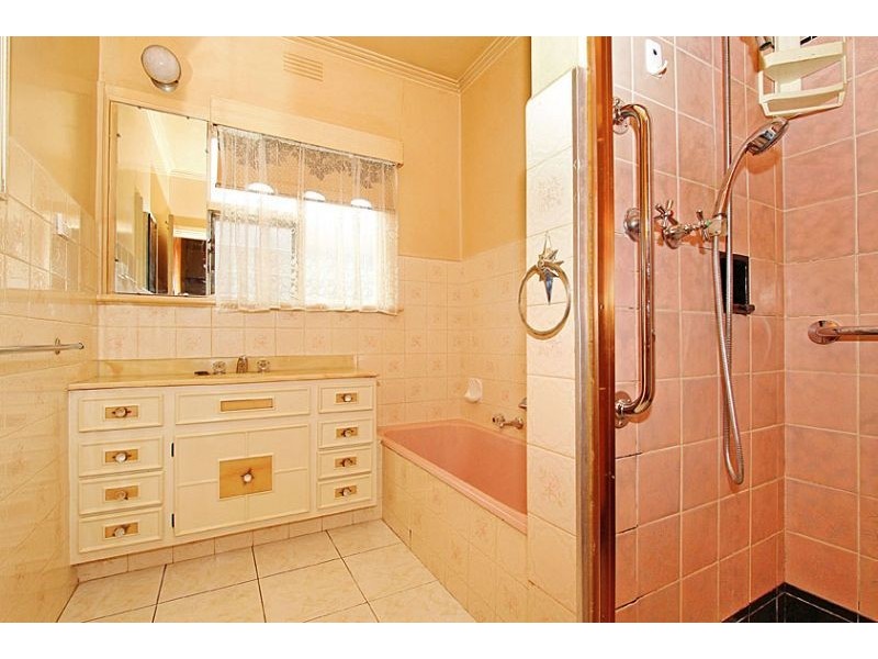 76 Crookston Road, Reservoir VIC 3073