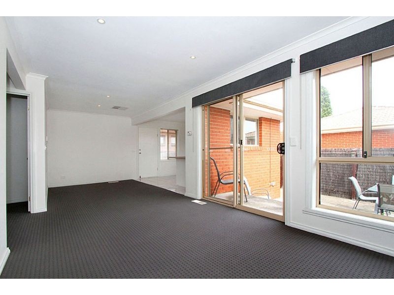 1/33 Purinuan Road, Reservoir VIC 3073