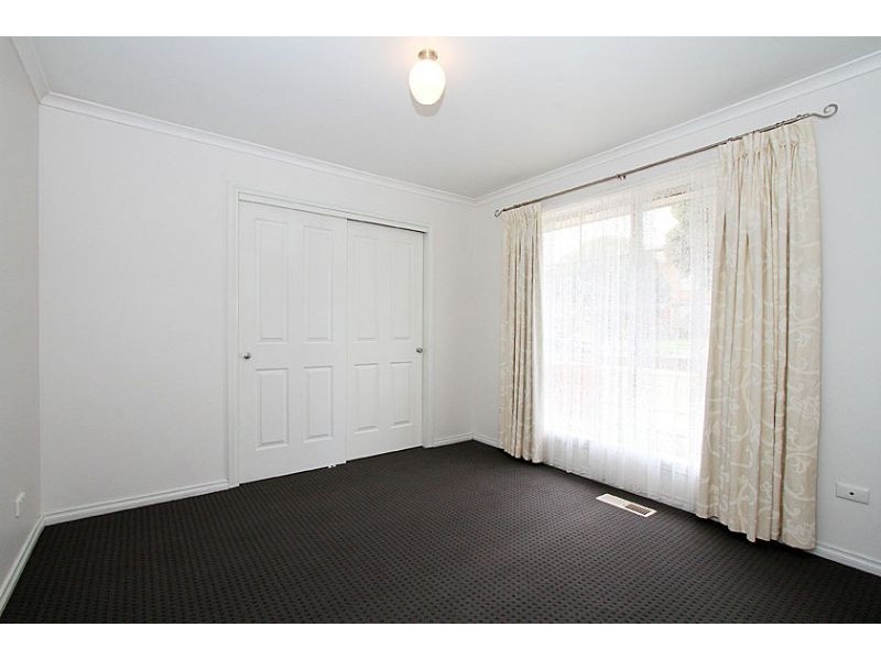 1/33 Purinuan Road, Reservoir VIC 3073